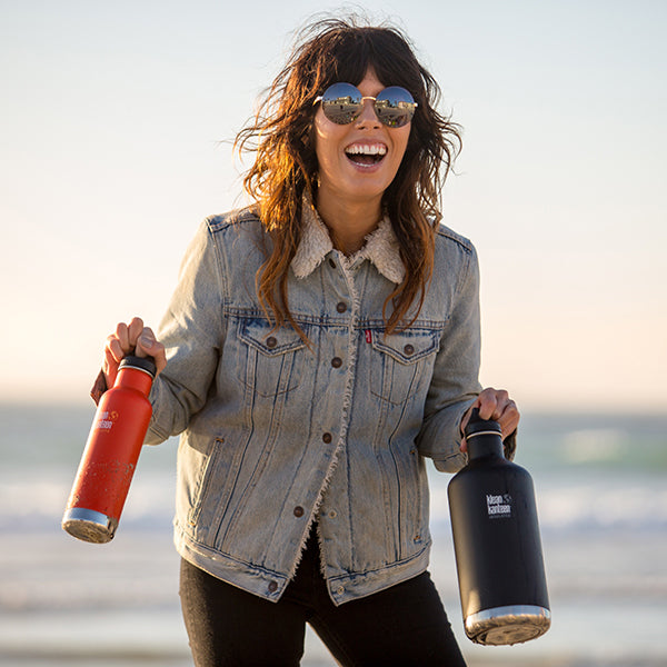 64oz-classic-with-loop-cap-x8 64oz_insulated_classic_black_beach_smile_square.jpg