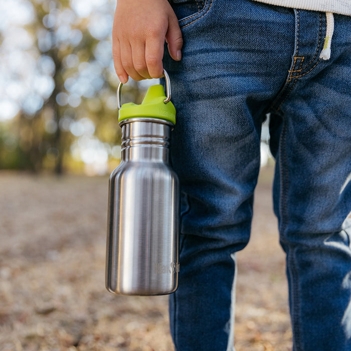 classic-kid-sippy-cap-s1 K12CNSIPPY-BS-kids_sippy_bottle_carry_lifestyle_f9e24b84-a0ae-465d-aad5-3c60c5592b7d.jpg