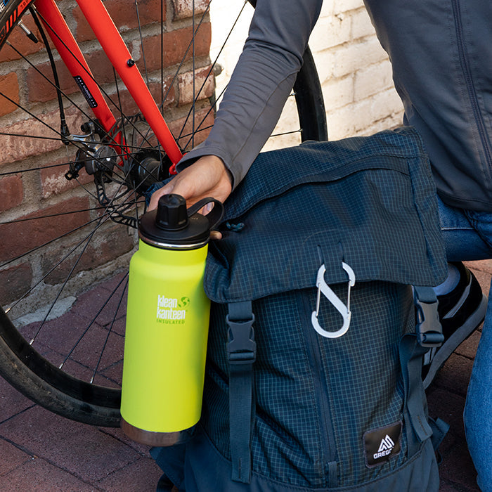 tkwide-chug-cap-n4 K32TKWSSL-JP-Bottle-Biking-Chug-Cap-lifestyle.jpg