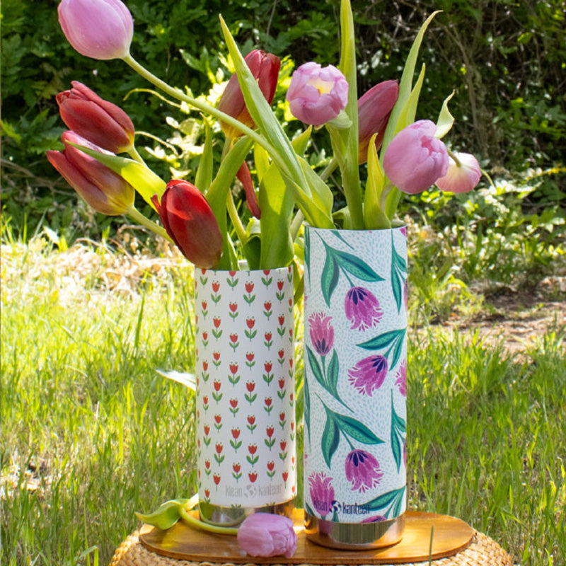 16oz-tkwide-with-cafe-red-tulips-d0 bottles_seasonal_spring_flowers_2_square.jpg