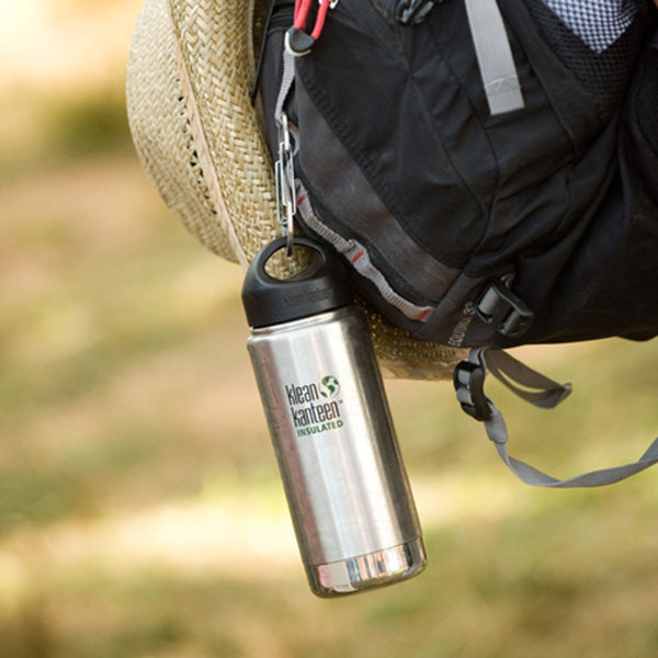 steel-s-biner-3-j4 carabiner_steel_bottle_backpack_lifestyle_dd4fef2d-f5d2-4f32-ac05-c706bd6b518e.jpg
